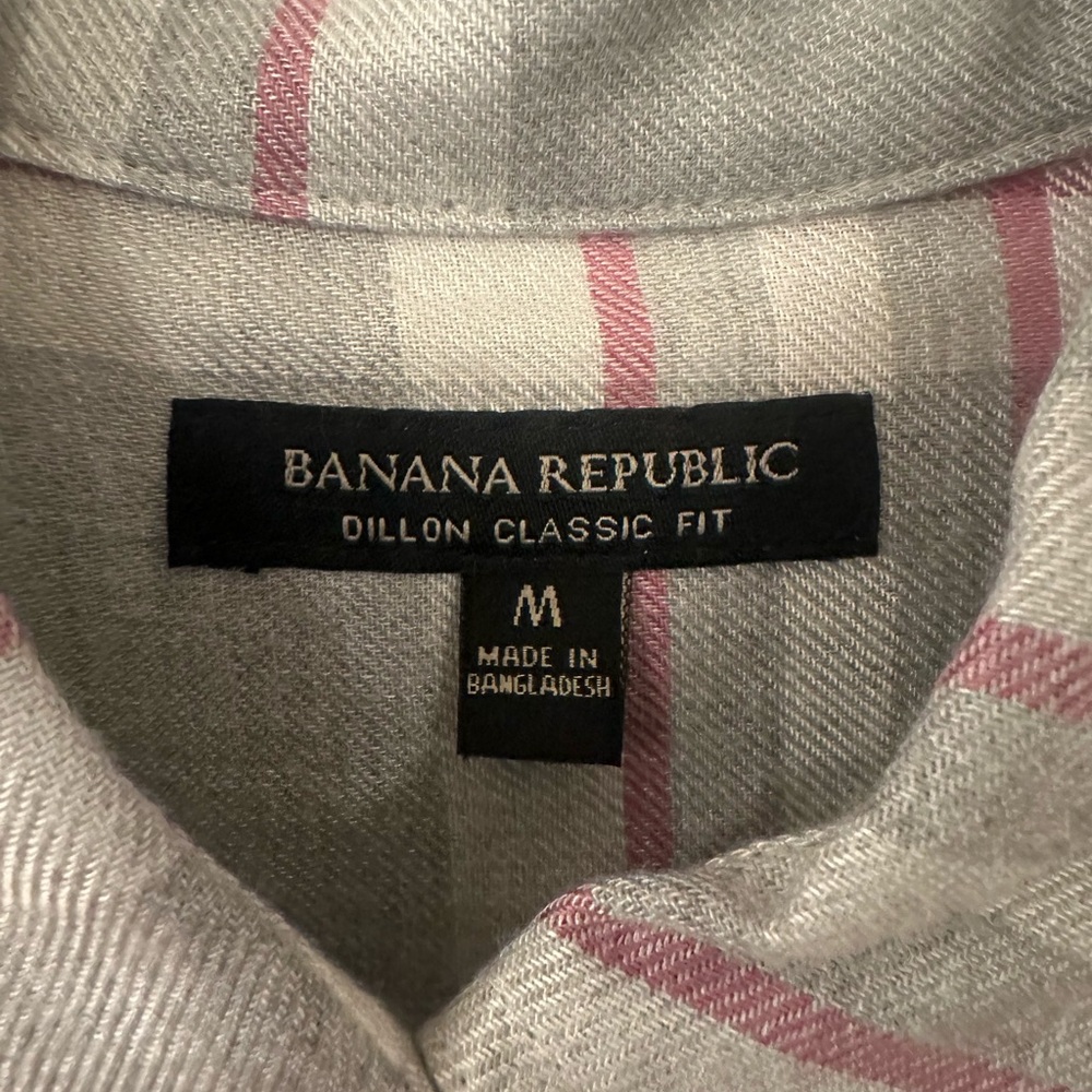 Banana Republic Women’s bd  Shirt with Gray and Pink plaid . Size Medium
